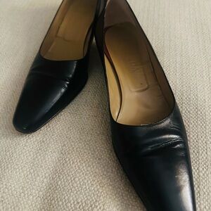 Sophisticated Black Leather Pumps